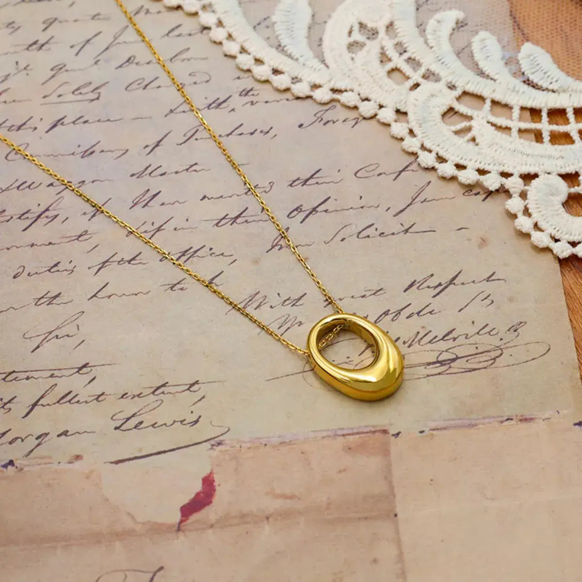 18K Gold-Plated Oval Pendant Necklace - Trendsi - Flyclothing LLC