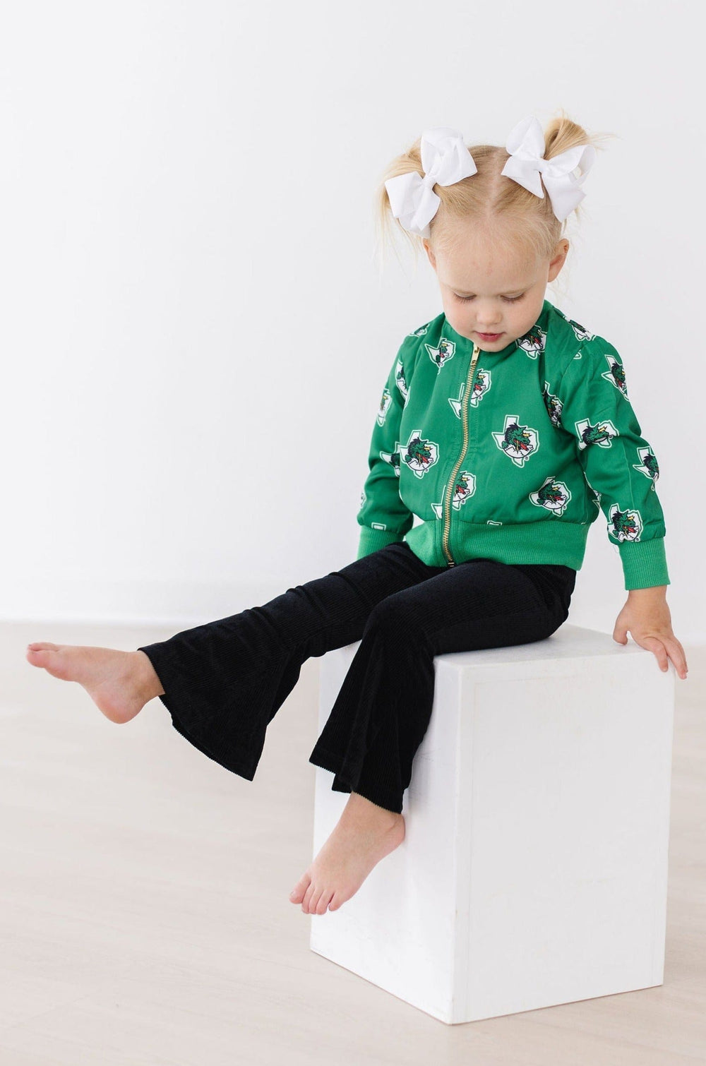 Black Ribbed Velvet Bells - Mila & Rose ®
