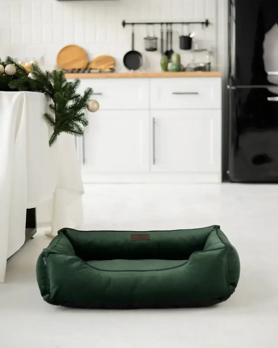 Chester & Lee | Classic Velvet Sleeper Dog Bed Green - Chester & Lee - Flyclothing LLC