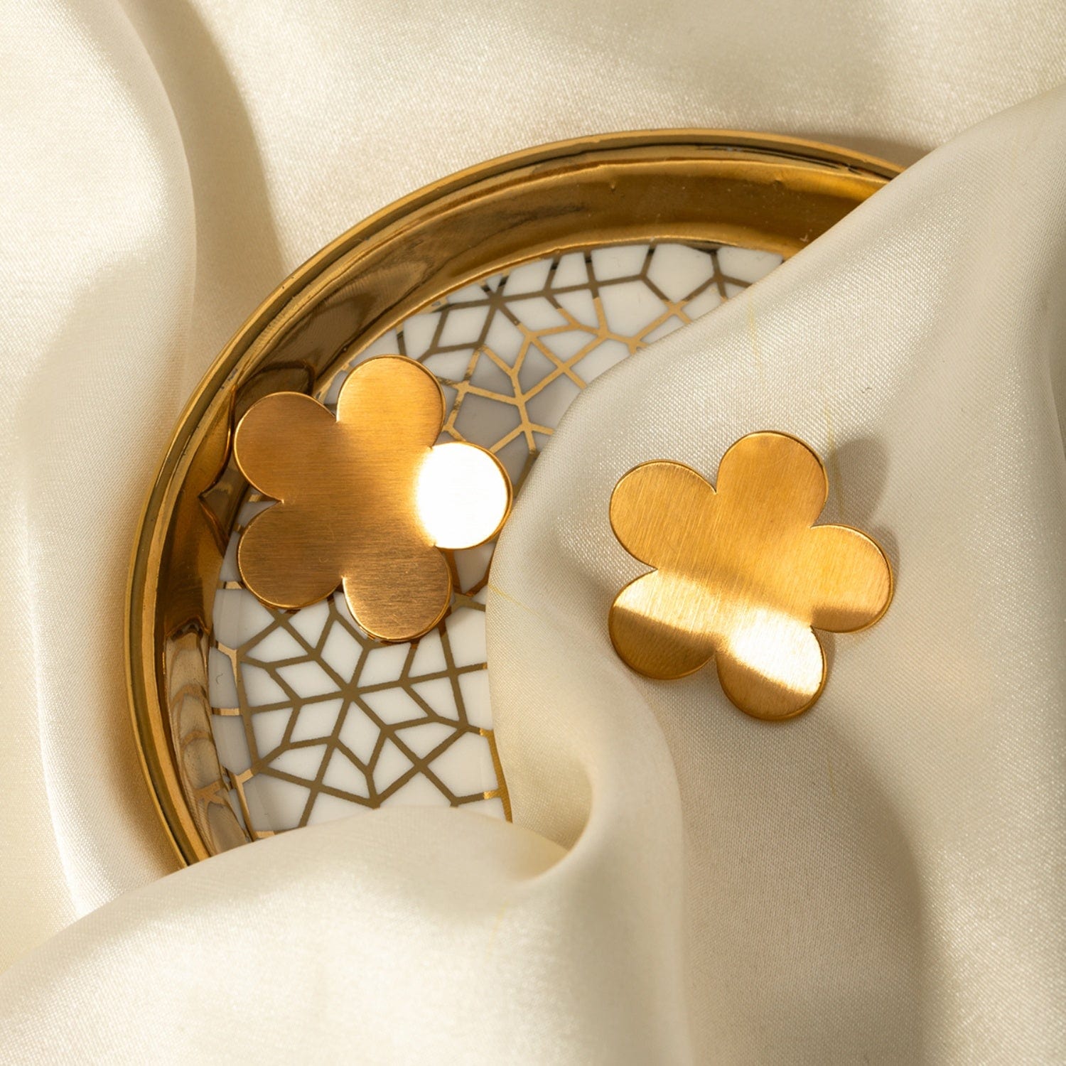 18K Gold-Plated Stainless Steel Flower Stud Earrings - Trendsi