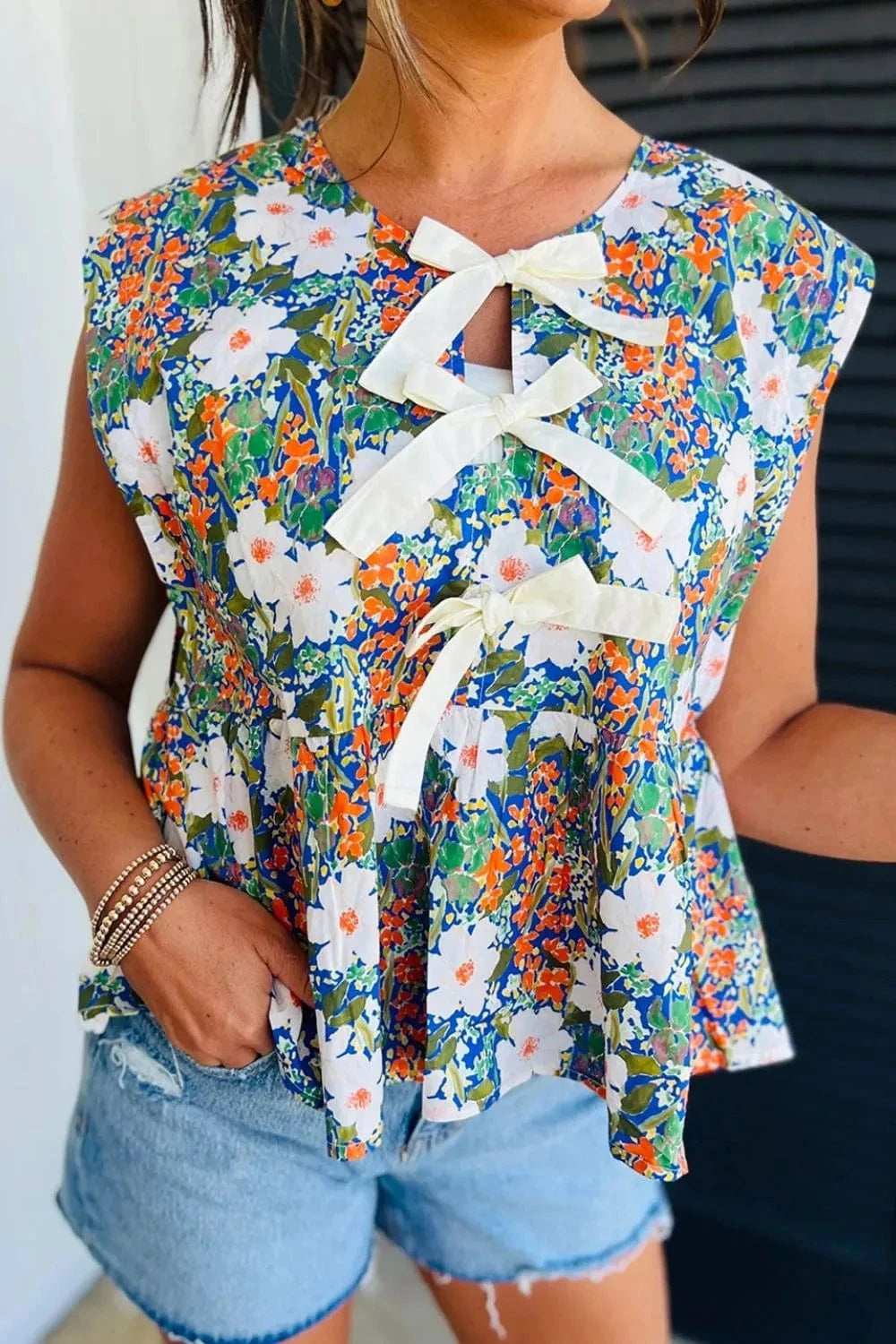 Floral Print Bow Applique Slit Sleeveless Peplum Blouse - Trendsi - Flyclothing LLC