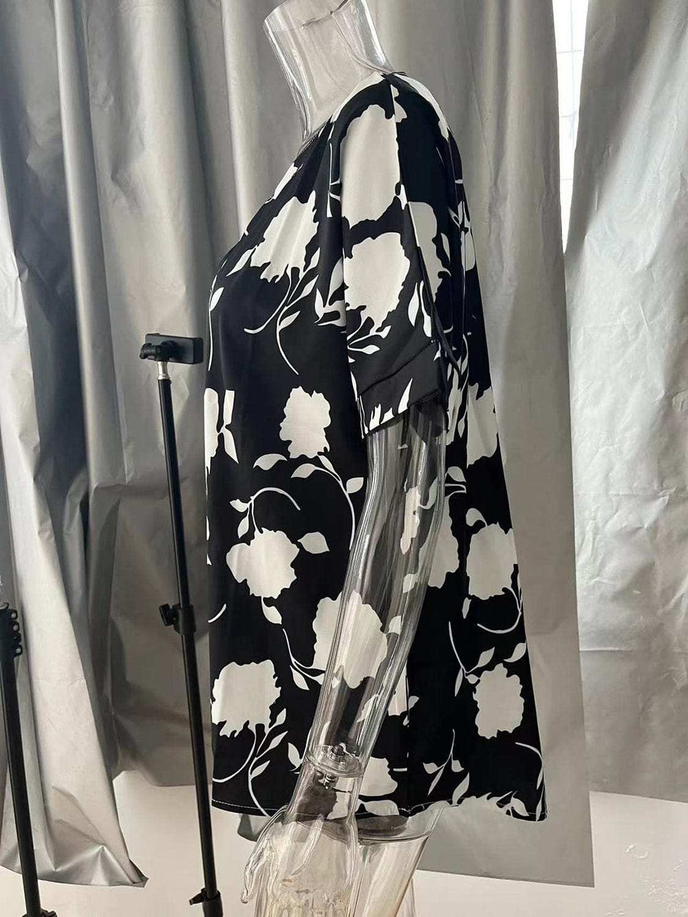 Full Size Printed Notched Short Sleeve Blouse - Trendsi - Flyclothing LLC