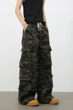 Men's Camouflage Wide Leg Jeans with Cargo Pockets - Trendsi