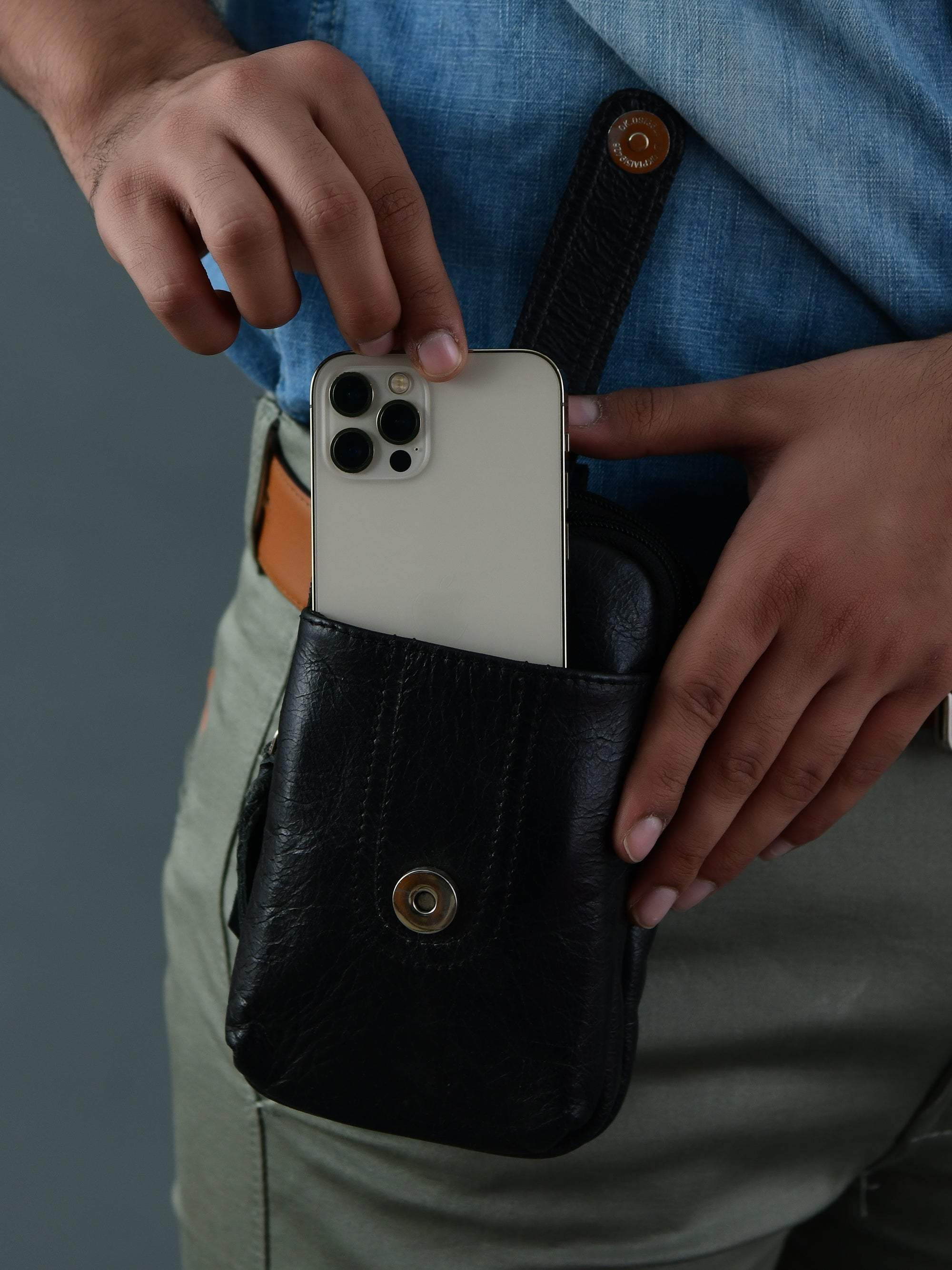 Jet-Set Organizer: Leather Phone Pouch - Classy Leather Bags - Flyclothing LLC