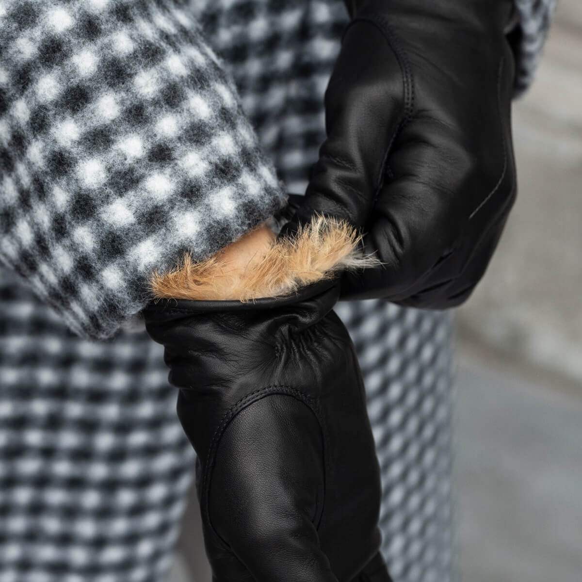 Francesca (black) - Italian lambskin leather gloves with brown rabbit fur lining - Leather Gloves Online - Flyclothing LLC