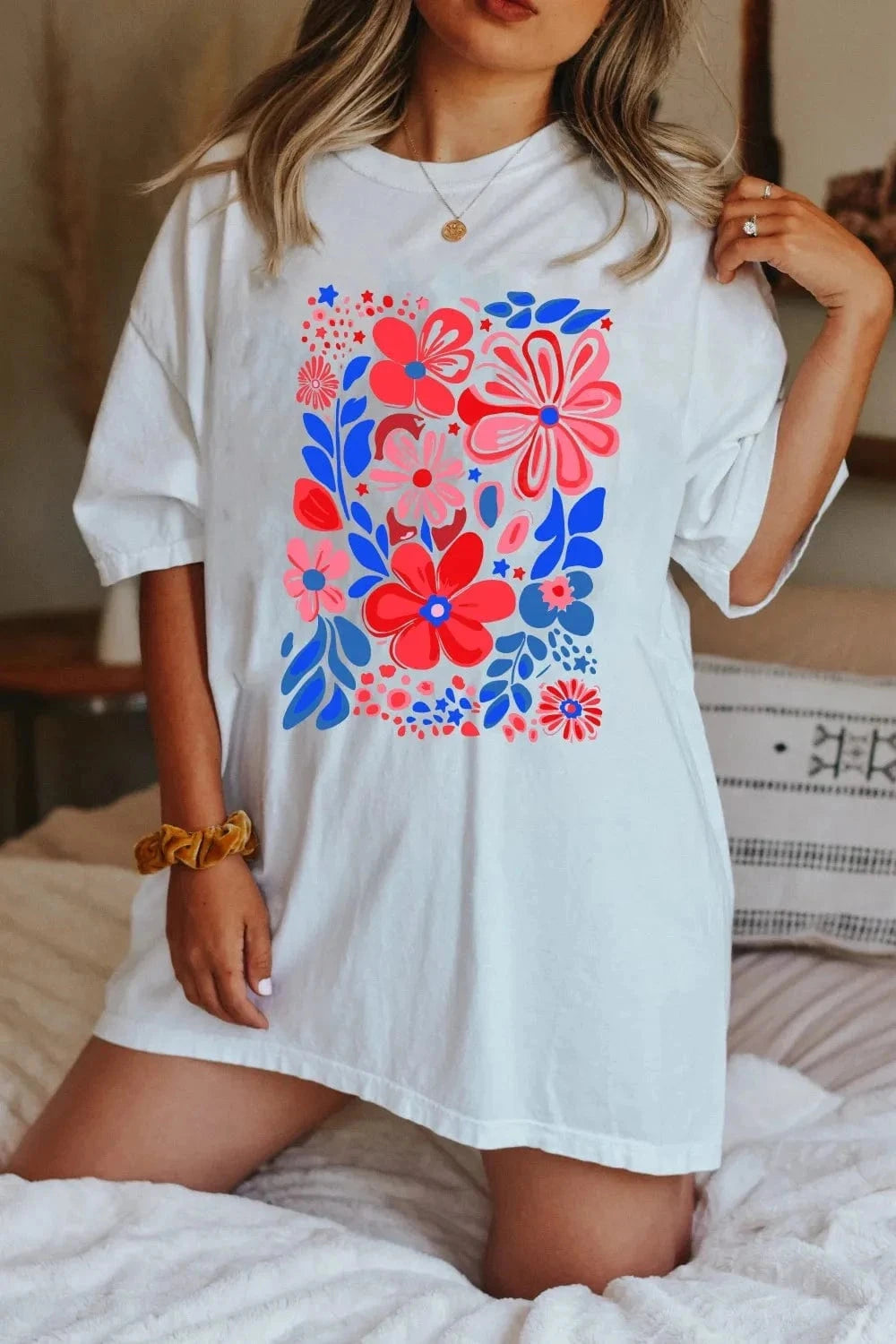 Flower Graphic Round Neck Short Sleeve T-Shirt - Trendsi