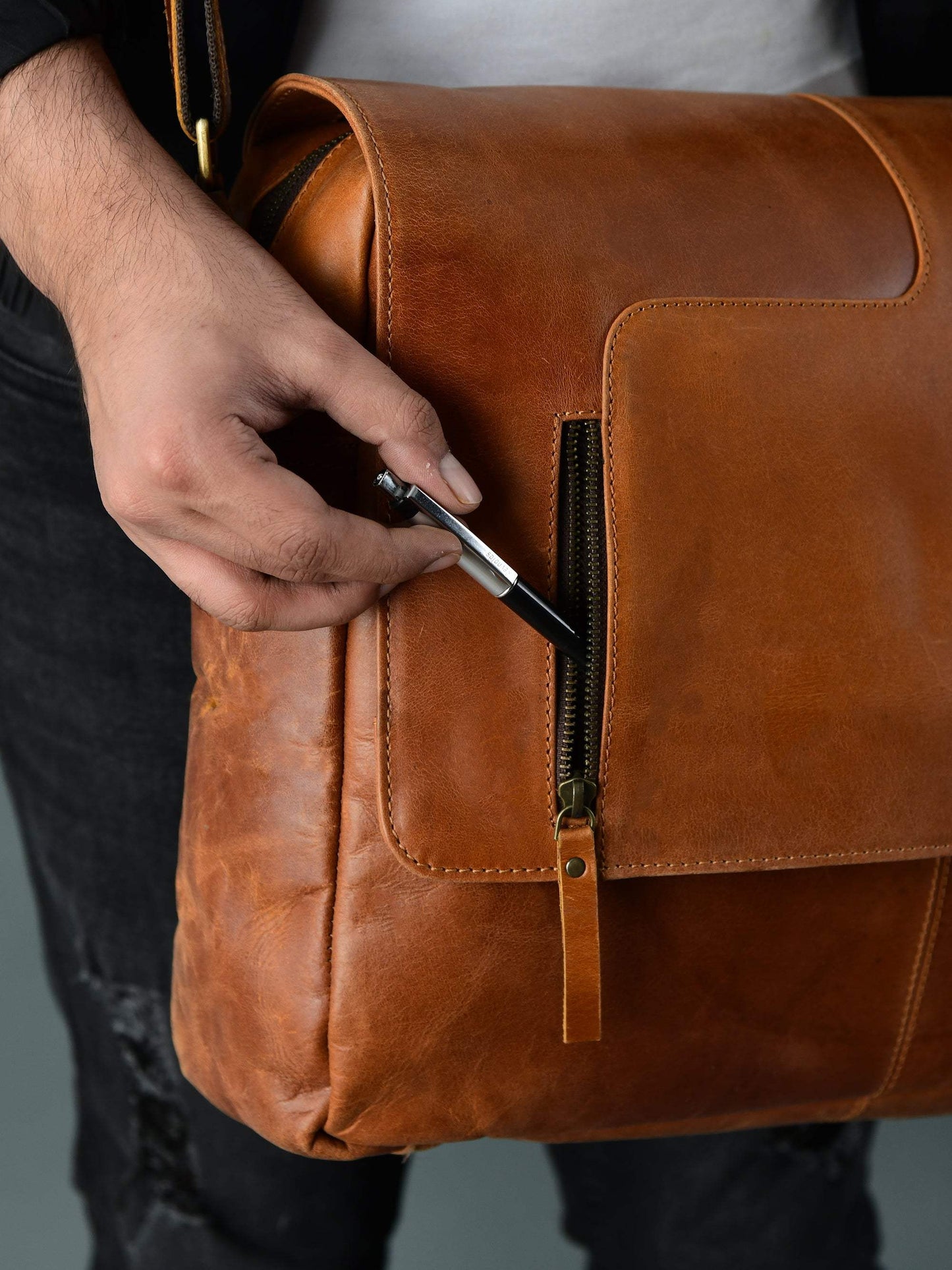Wilson Tan Leather Crossbody Bag - Classy Leather Bags - Flyclothing LLC
