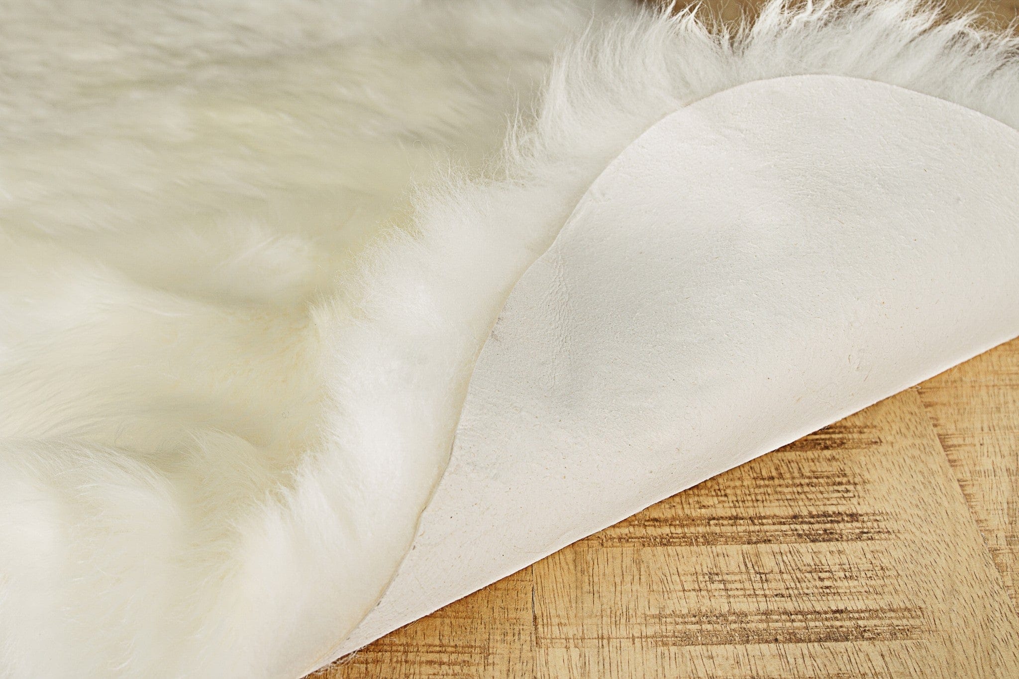 2' X 3' White Natural New Zealand Sheepskin Wool Area Rug - Homeroots