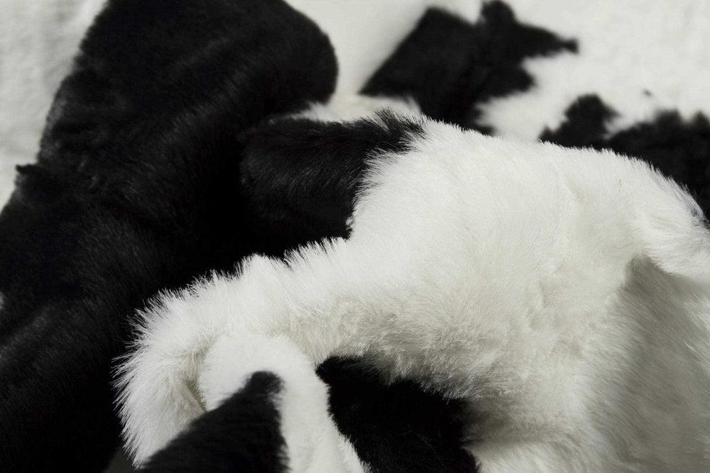 5' X 8' Black and White Hand Knotted Area Rug - Homeroots - Flyclothing LLC