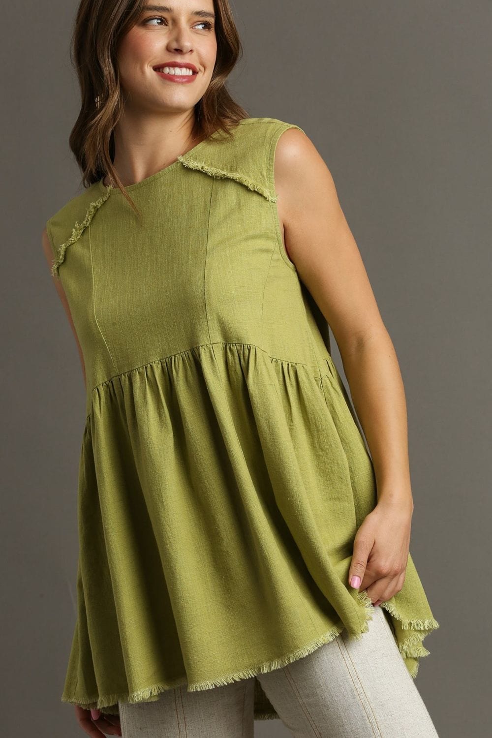 Umgee Full Size Raw Hem Linen Round Neck Sleeveless Top Plus Size - Trendsi