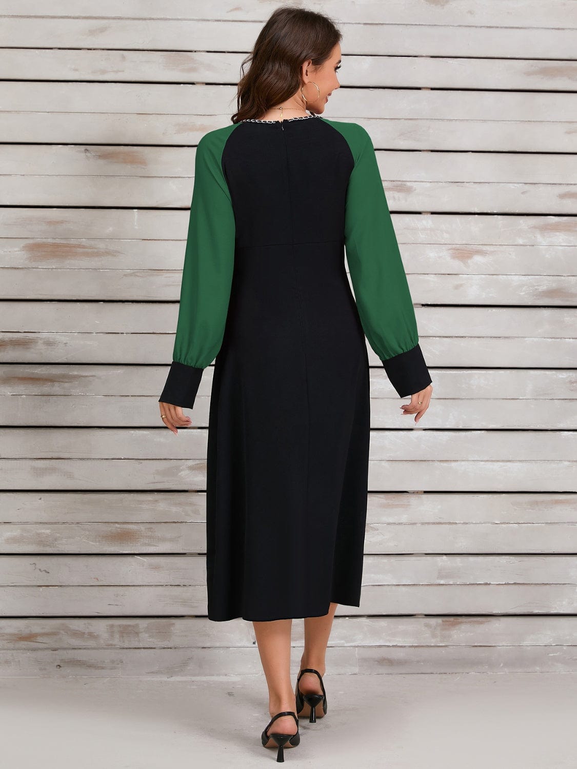 Ruched Contrast Long Sleeve Midi Dress - Trendsi