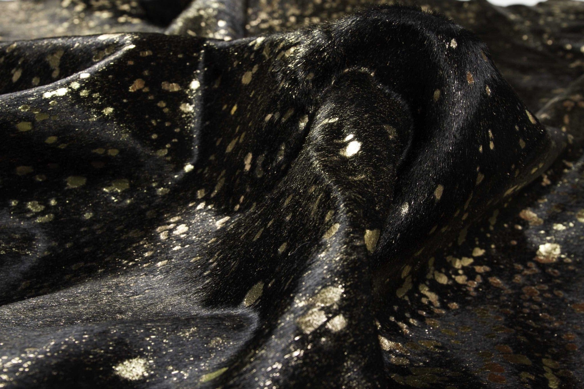72" X 84" Chocolate And Gold Cowhide - Area Rug - Homeroots - Flyclothing LLC