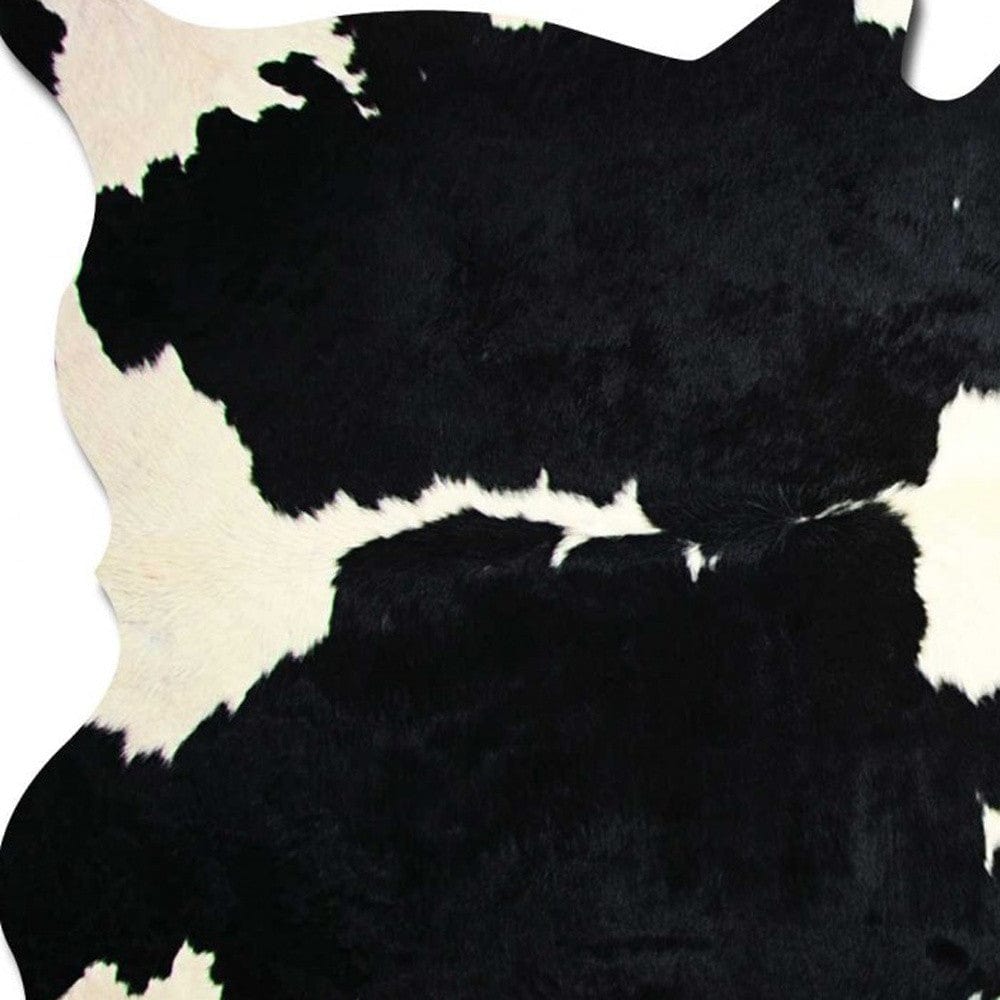 60" X 84" Black And White Cowhide - Area Rug - Homeroots - Flyclothing LLC