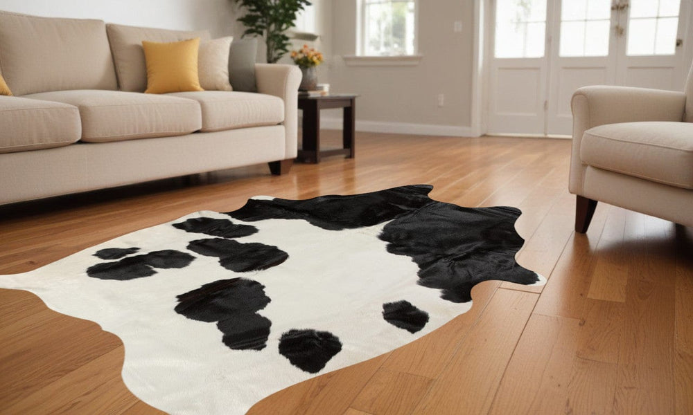 72" X 84" White And Black Cowhide  Rug - Homeroots