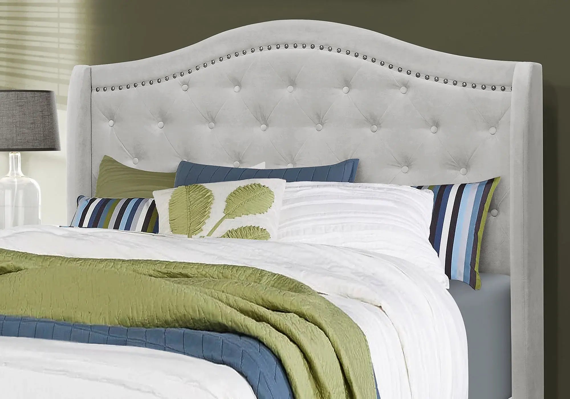 Tufted Light Gray Standard Bed Upholstered With Nailhead Trim And With Headboard - Homeroots - Flyclothing LLC