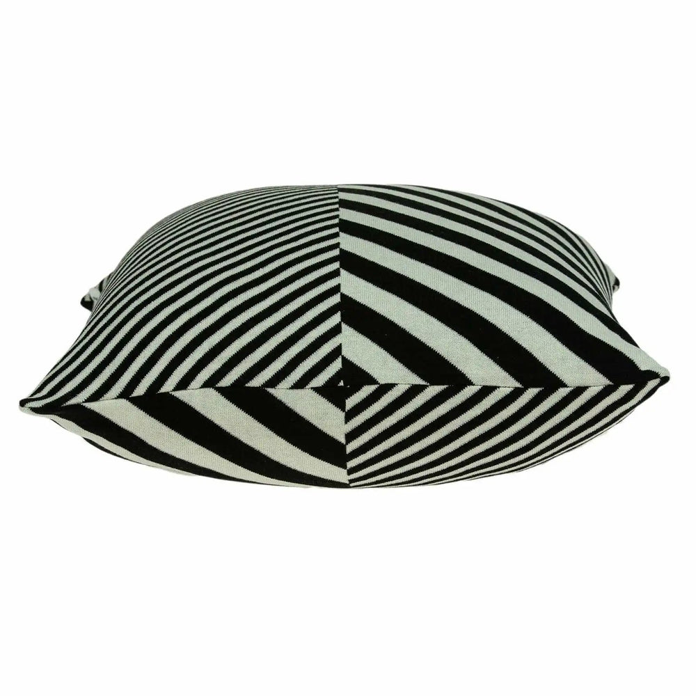 18" X 5" X 18" Transitional White & Black Pillow Cover With Poly Insert - Homeroots - Flyclothing LLC