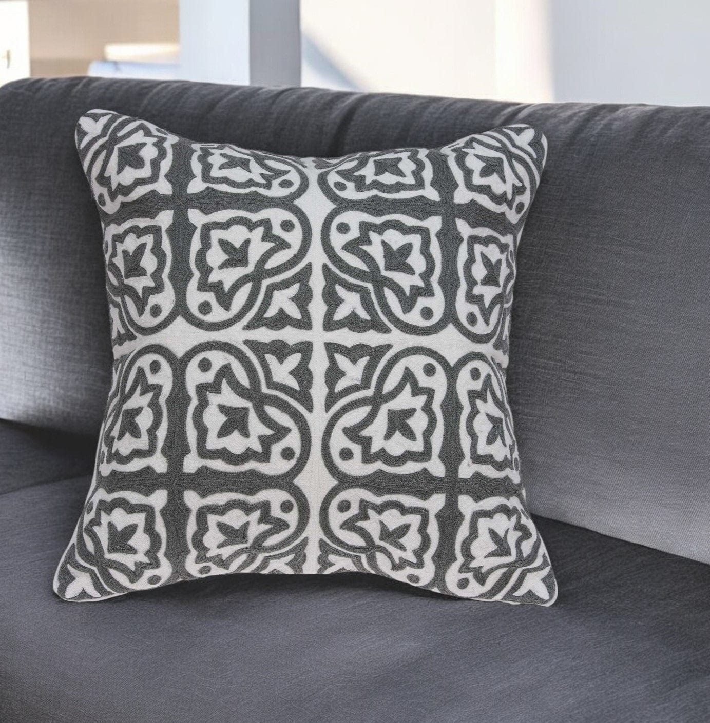 20" X 7" X 20" Traditional Gray And White Cotton Pillow Cover With Poly Insert - Homeroots - Flyclothing LLC
