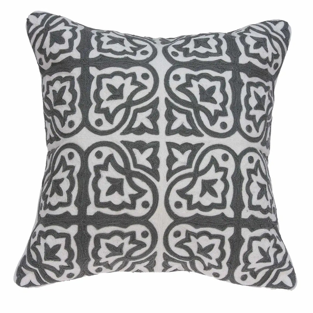 20" X 7" X 20" Traditional Gray And White Cotton Pillow Cover With Poly Insert - Homeroots