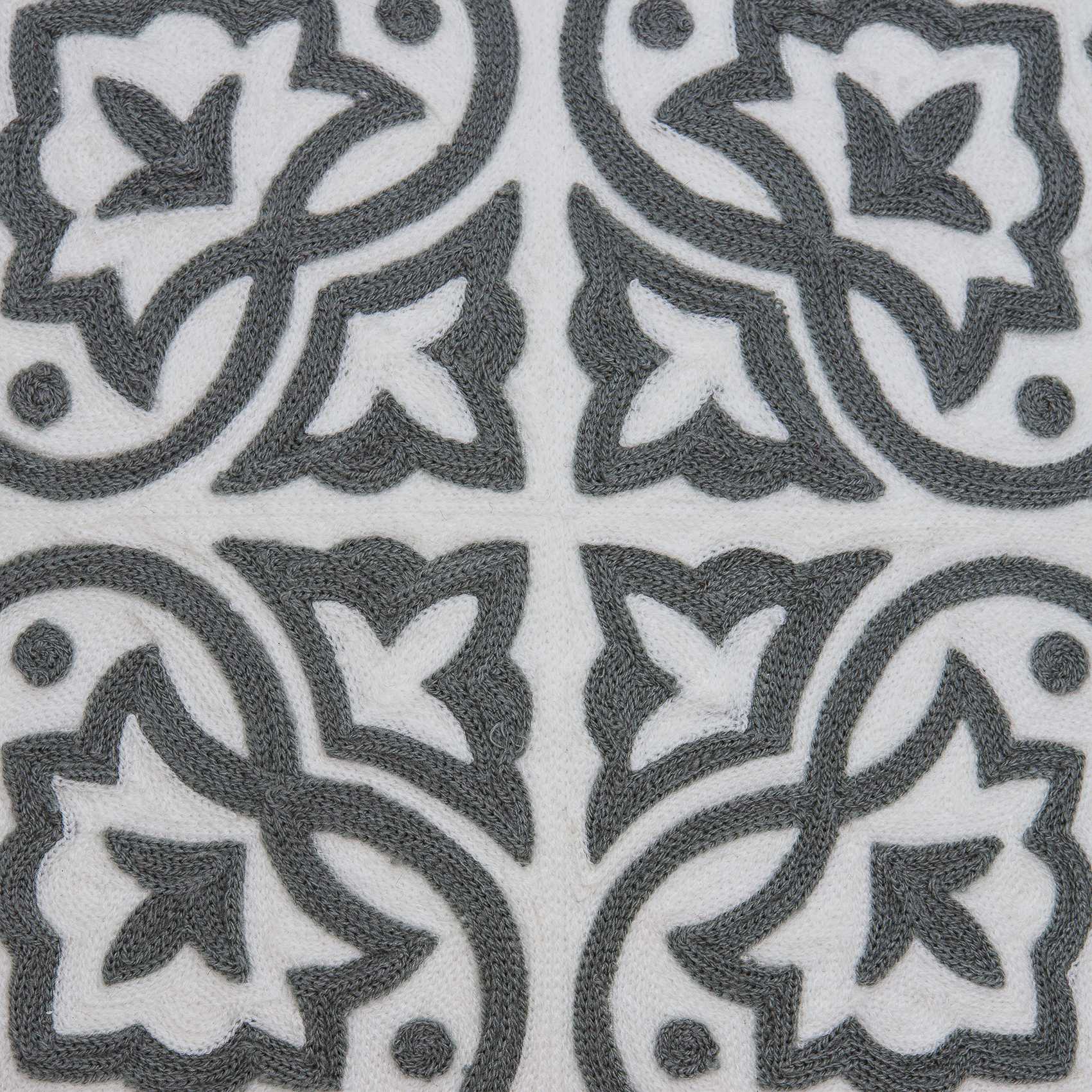 20" X 7" X 20" Traditional Gray And White Cotton Pillow Cover With Poly Insert - Homeroots - Flyclothing LLC