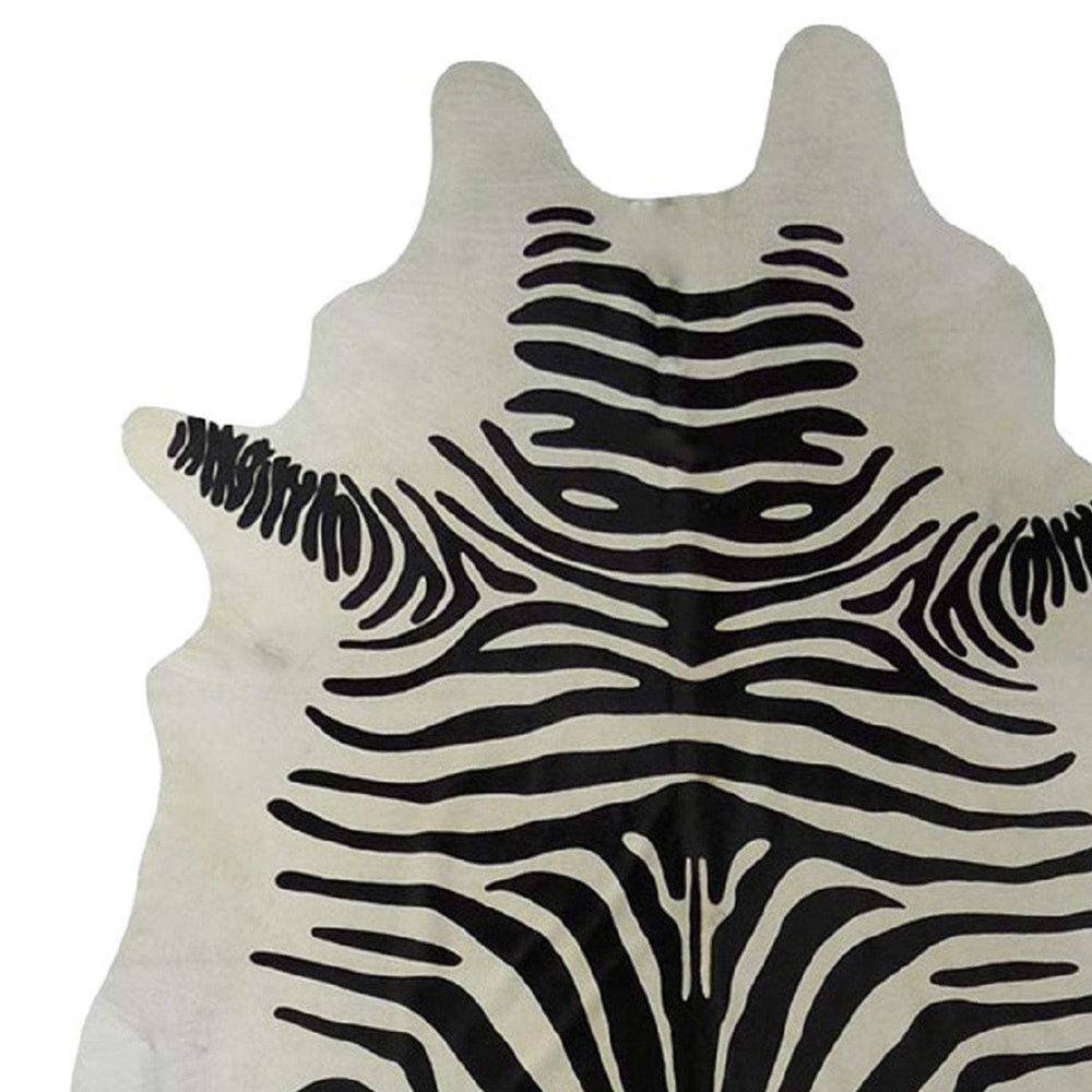 6 Ft Black And White Stenciled Cowhide Rug - Homeroots - Flyclothing LLC