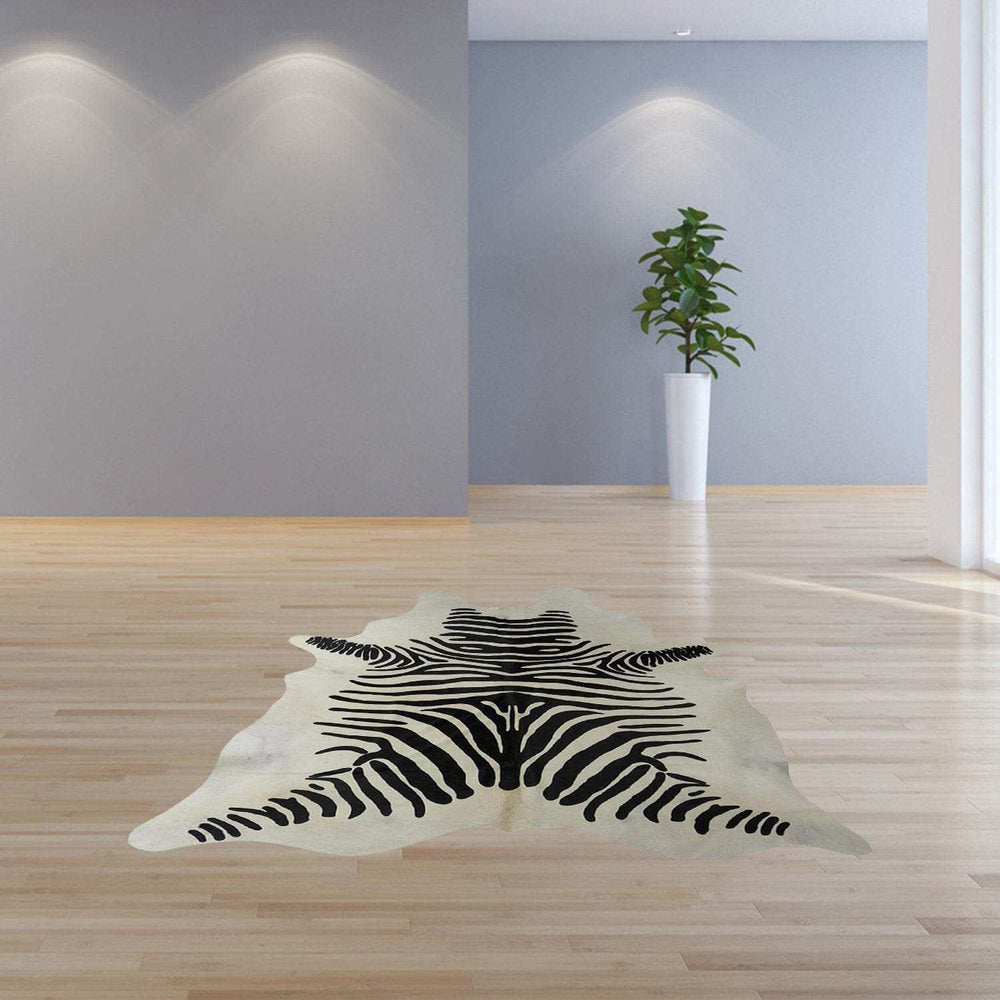 6 Ft Black And White Stenciled Cowhide Rug - Homeroots - Flyclothing LLC