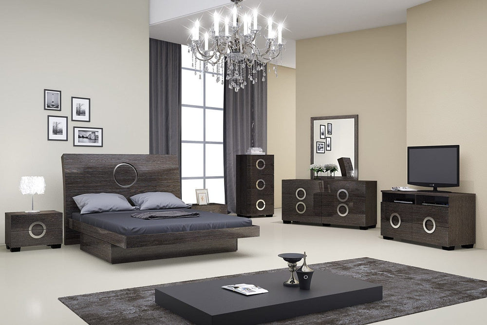 Four Piece Gray Solid Wood Bedroom Set With Mirror - Homeroots