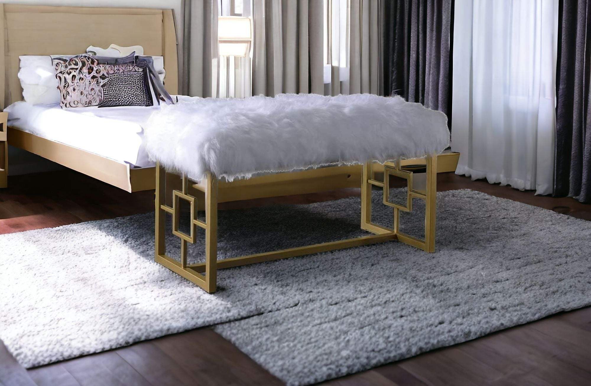 18" White and Gold Upholstered Faux Fur Bench - Homeroots - Flyclothing LLC