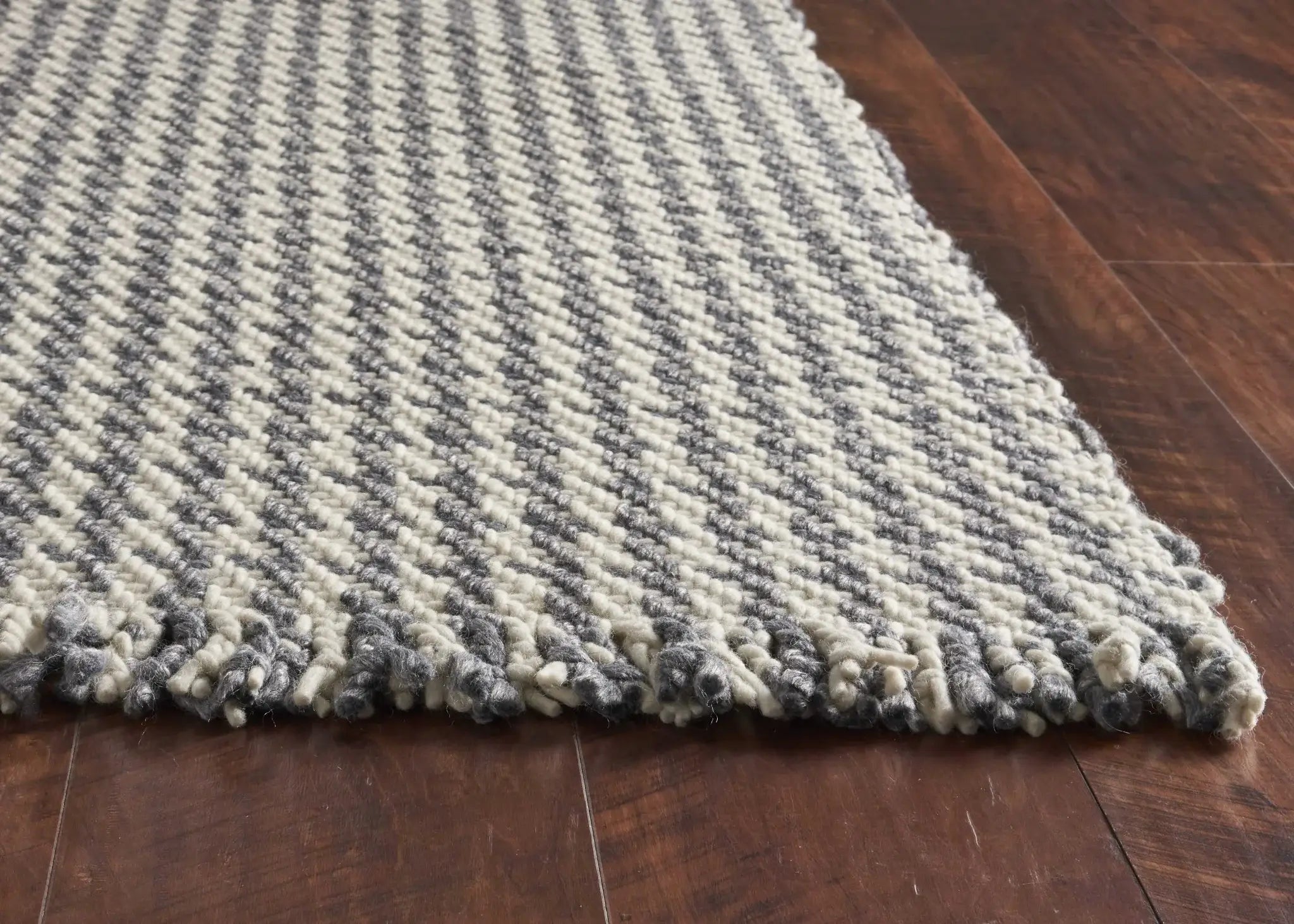 7' X 9' Gray and Ivory Wool Hand Woven Area Rug - Homeroots - Flyclothing LLC