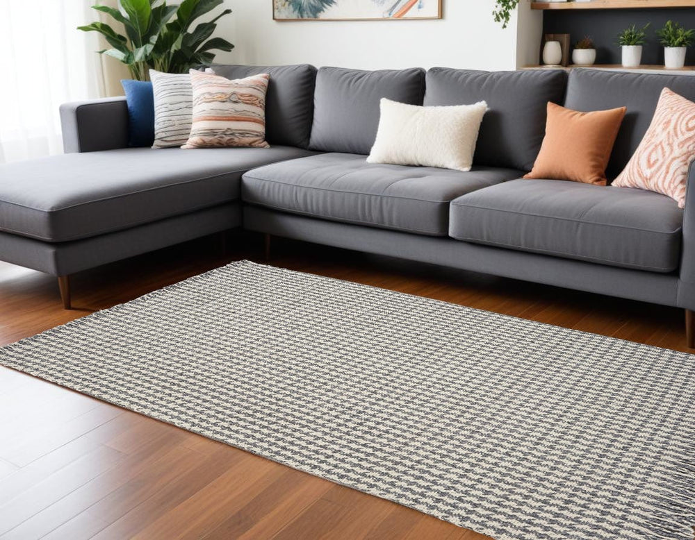 7' X 9' Gray and Ivory Wool Hand Woven Area Rug - Homeroots