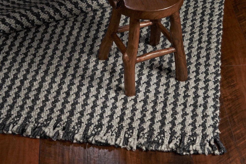 9' X 12' Grey Hand Woven Houndstooth With Braided Fringe Indoor Area Rug - Homeroots - Flyclothing LLC