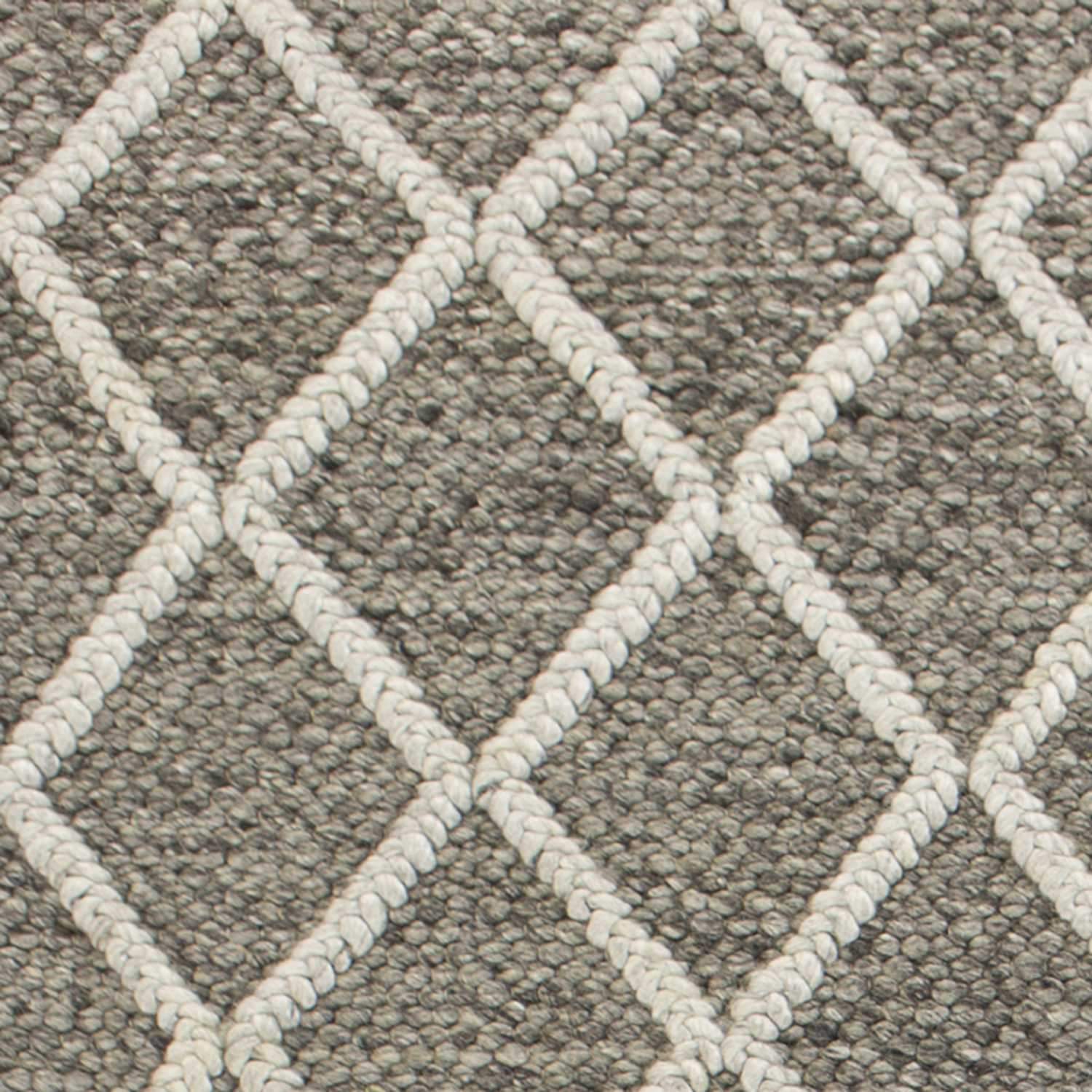 3' X 5' Dark Grey Hand Woven Diamond Pattern Indoor Area Rug - Homeroots - Flyclothing LLC