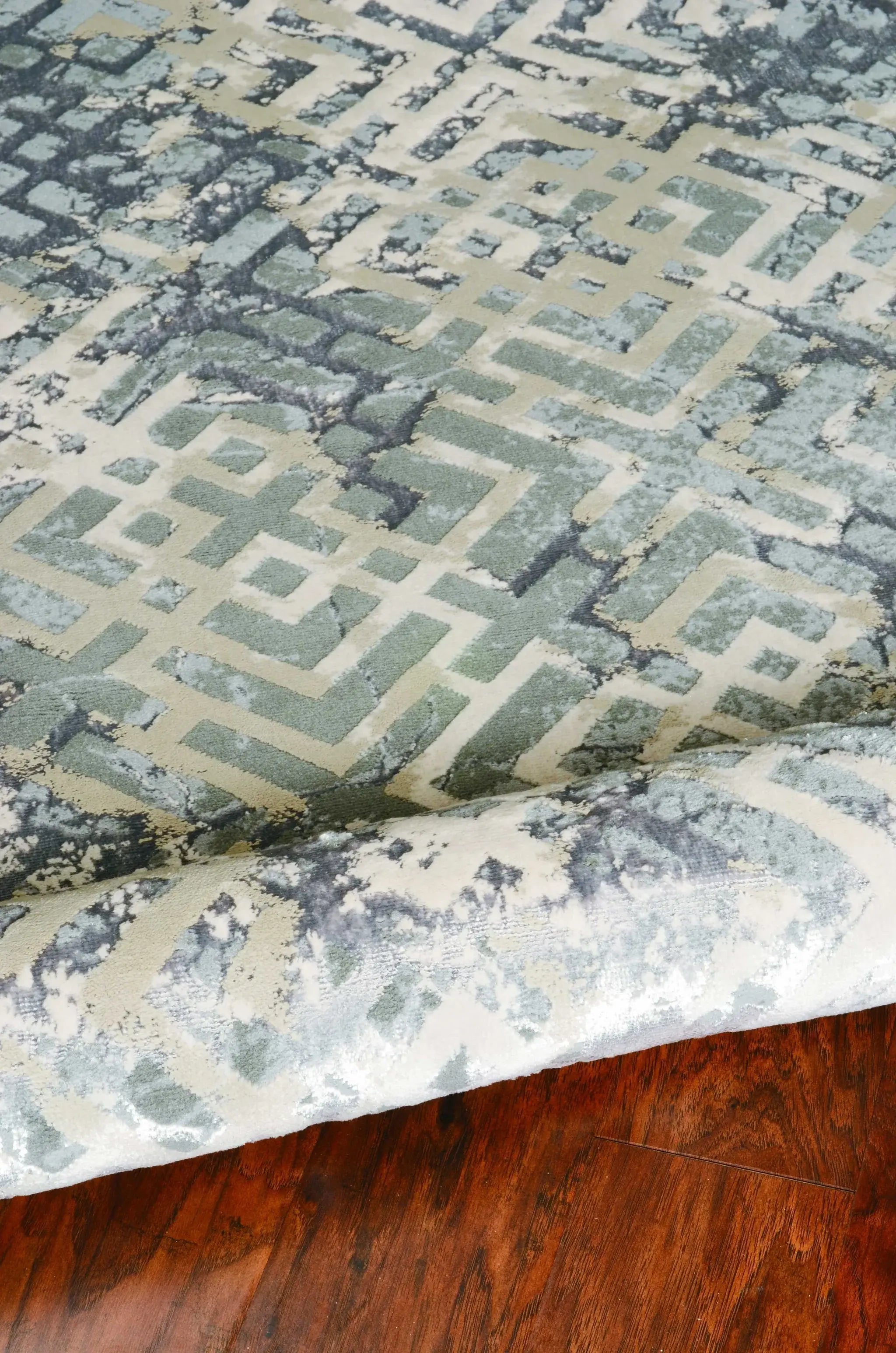 5' X 8' Sand Silver Geometric Maze Pattern Indoor Area Rug - Homeroots - Flyclothing LLC