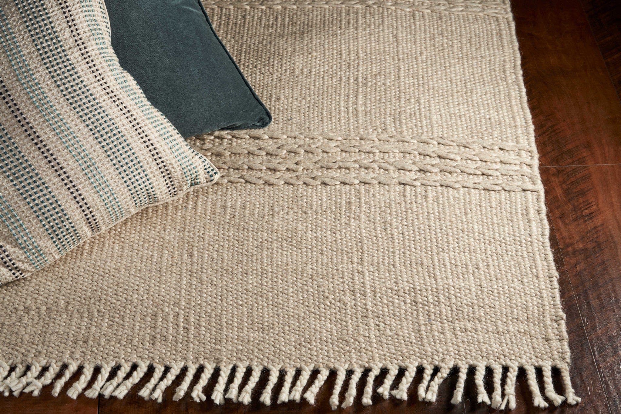 5' X 8' Natural Plain Wool Indoor Area Rug With Fringe - Homeroots