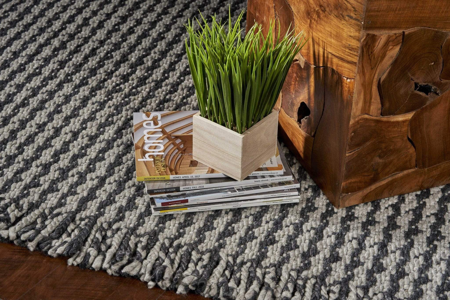 5' X 8' Grey Hand Woven Houndstooth Indoor Area Rug - Homeroots - Flyclothing LLC