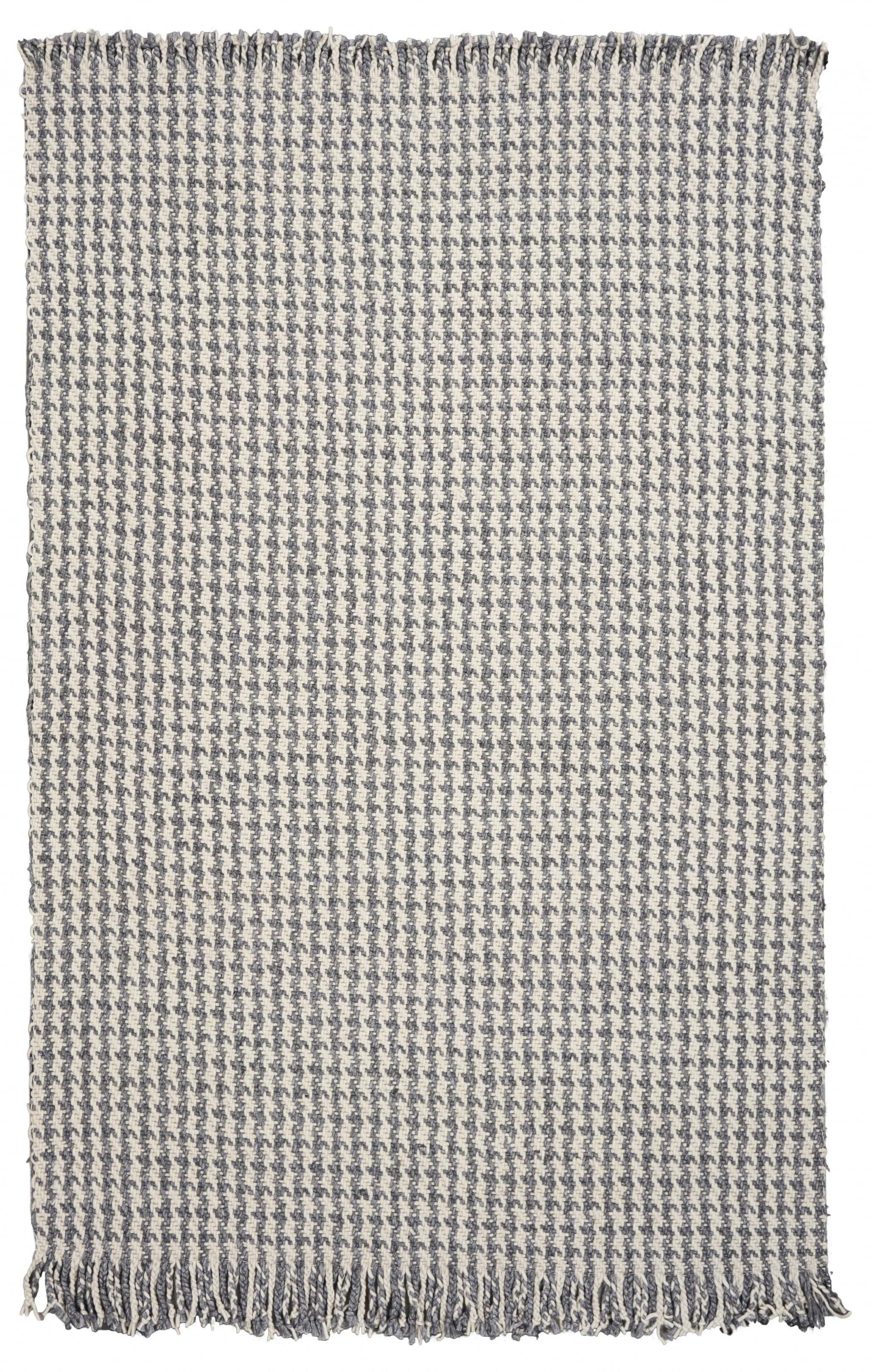 5' X 8' Ivory Or Grey Plaid Knitted Wool Indoor Area Rug With Fringe - Homeroots