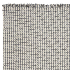 5' X 8' Ivory Or Grey Plaid Knitted Wool Indoor Area Rug With Fringe - Homeroots