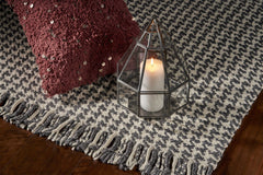 5' X 8' Ivory Or Grey Plaid Knitted Wool Indoor Area Rug With Fringe - Homeroots