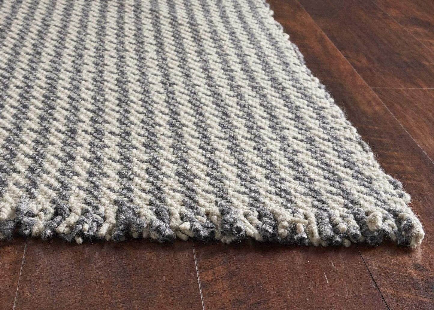 5' X 8' Ivory Or Grey Plaid Knitted Wool Indoor Area Rug With Fringe - Homeroots - Flyclothing LLC