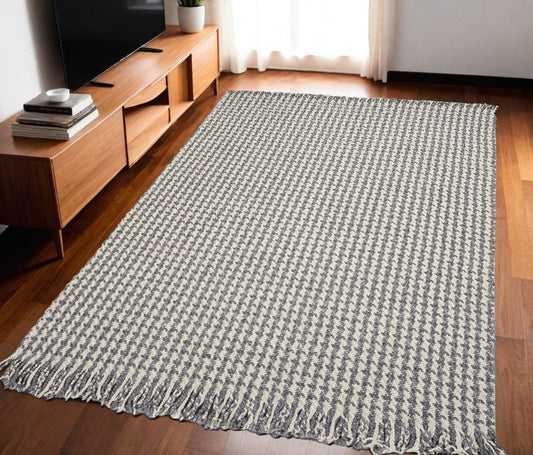 5' X 8' Ivory Or Grey Plaid Knitted Wool Indoor Area Rug With Fringe - Homeroots