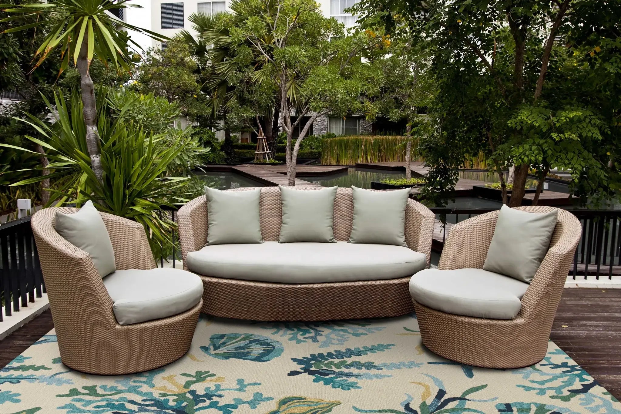 7' Round Uv Treated Polypropylene Ivory Or Blue Area Rug - Homeroots - Flyclothing LLC