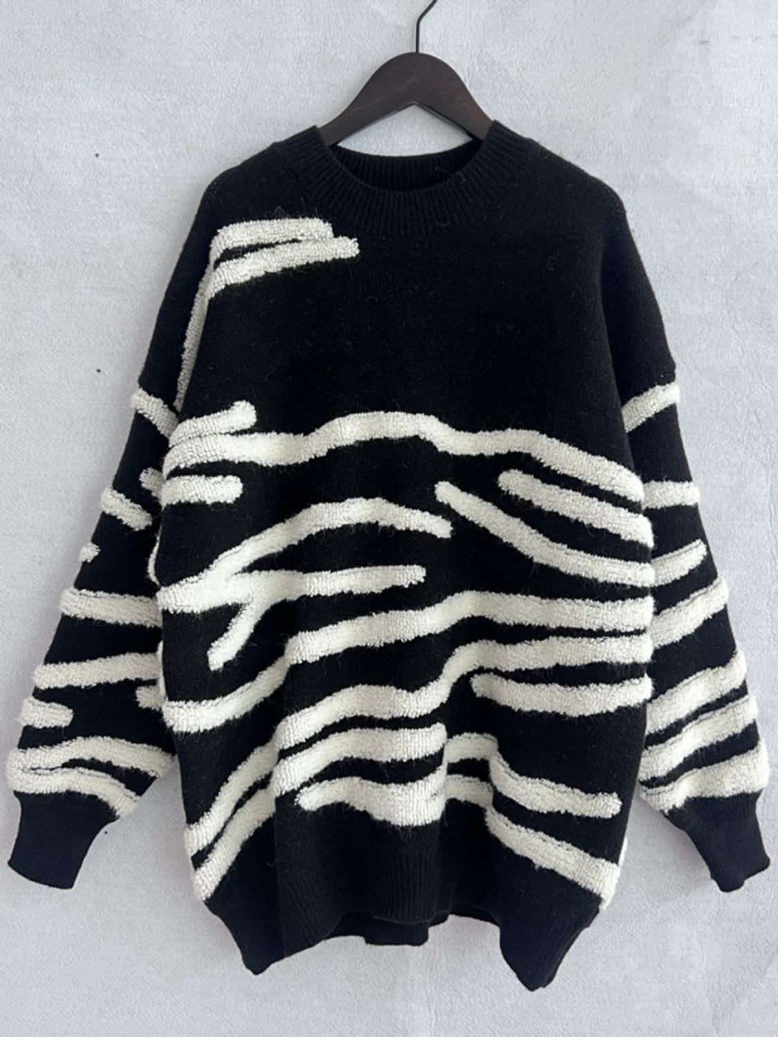 Contrast Round Neck Long Sleeve Sweater - Trendsi
