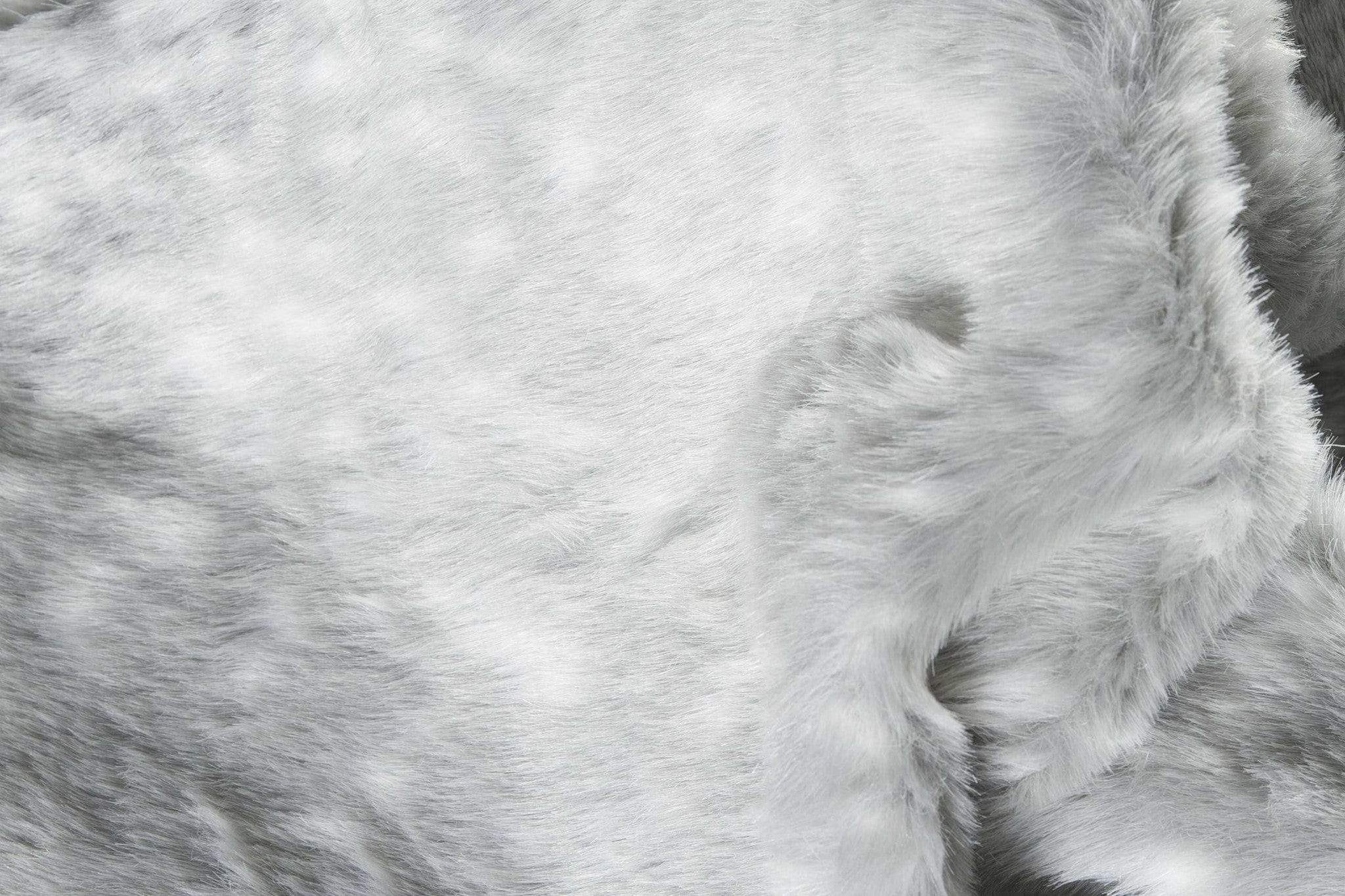 5' X 8' Gray Faux Fur Area Rug - Homeroots - Flyclothing LLC