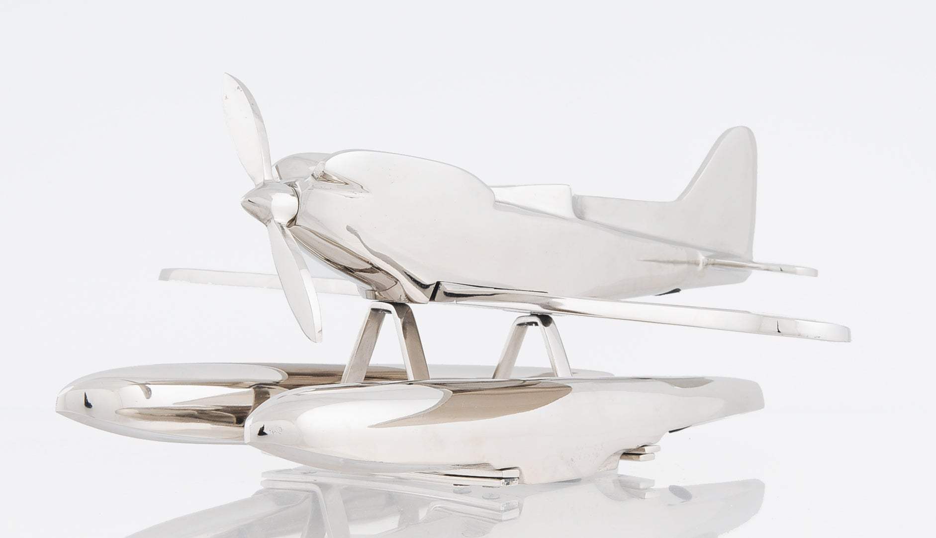 17" X 16.5" X 7" Alum Seaplane - Homeroots - Flyclothing LLC
