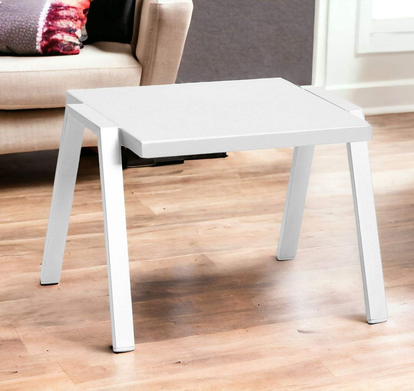 16" White Aluminum End Table - Homeroots - Flyclothing LLC