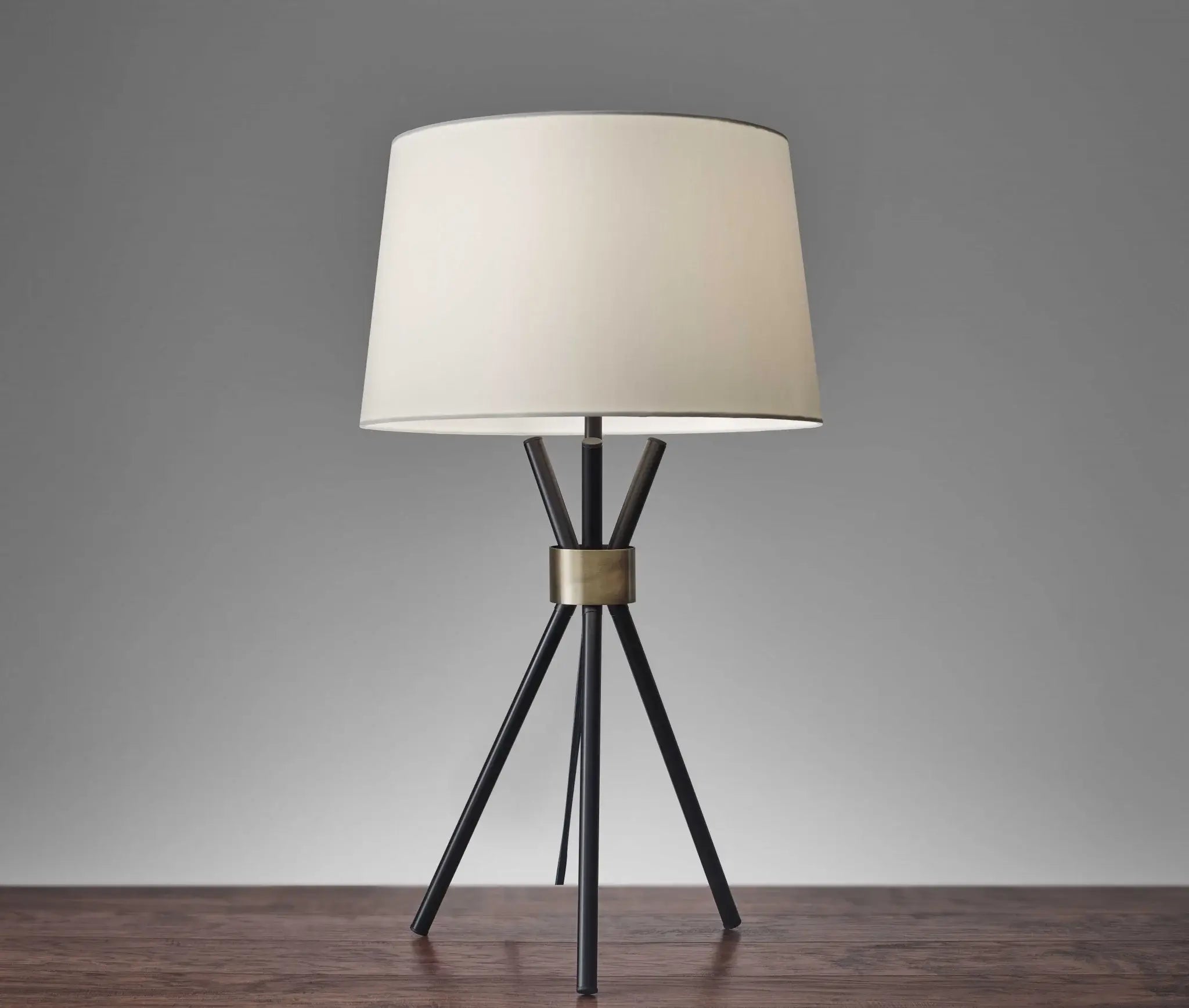 Black Metal Tripod Leg With Antique Brass Accent Table Lamp - Homeroots - Flyclothing LLC