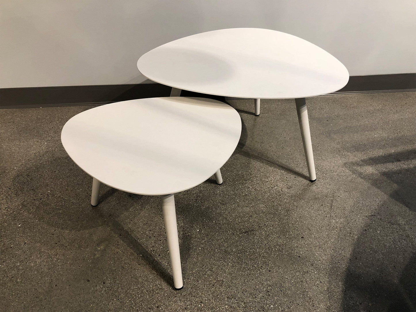 14" White Aluminum End Table - Homeroots - Flyclothing LLC