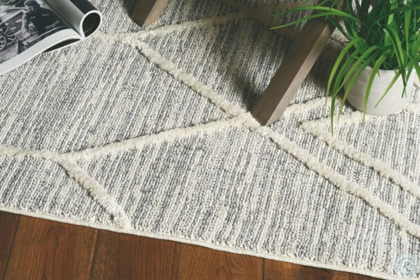 5' X 8' Gray and Ivory Abstract Area Rug - Homeroots - Flyclothing LLC