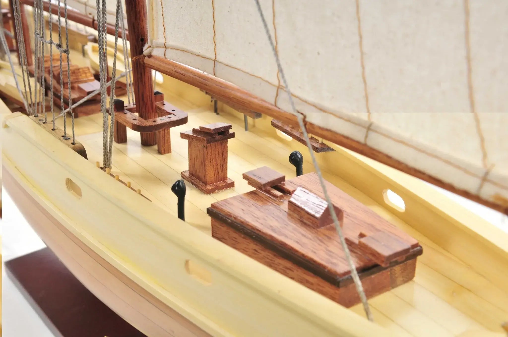 Bluenose Model In Light Brown Finish - Homeroots - Flyclothing LLC