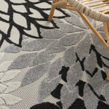 4' X 6' Black And White Floral Indoor Outdoor Area Rug - Homeroots - Flyclothing LLC