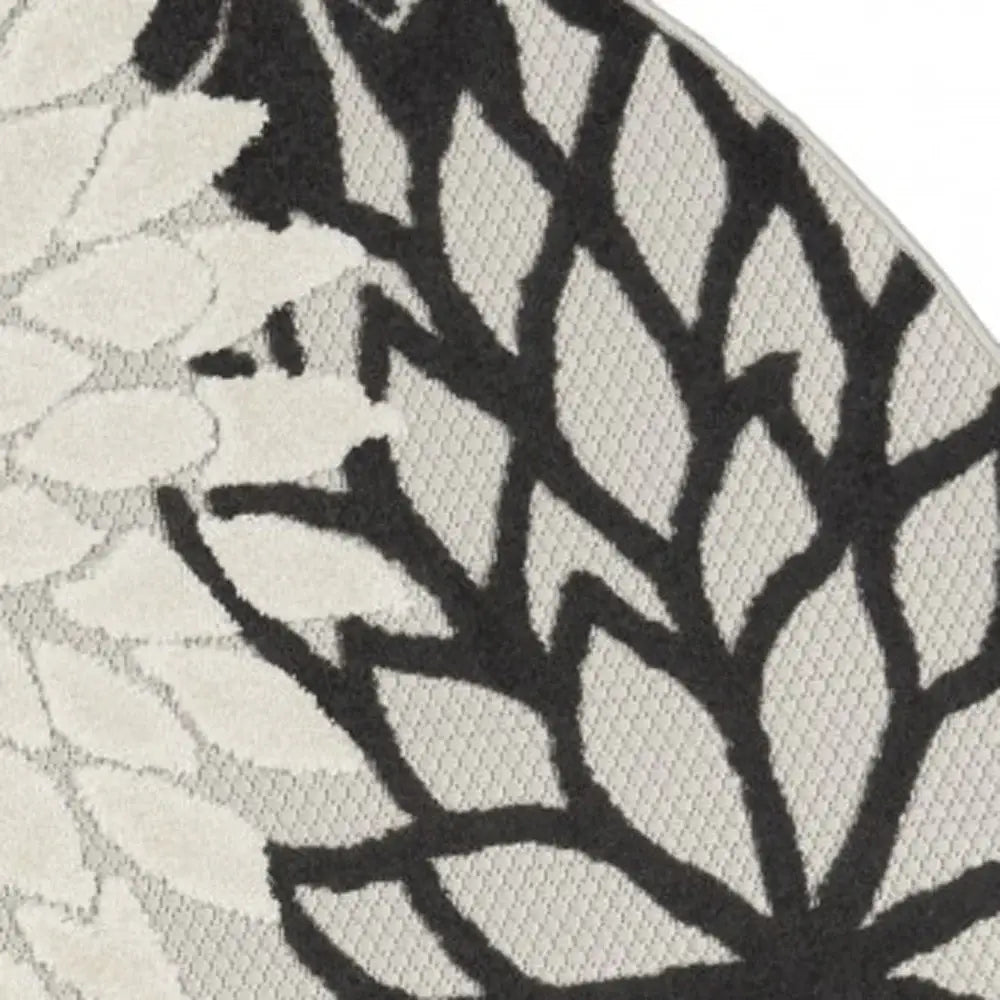 4' Round Black And White Round Floral Indoor Outdoor Area Rug - Homeroots - Flyclothing LLC